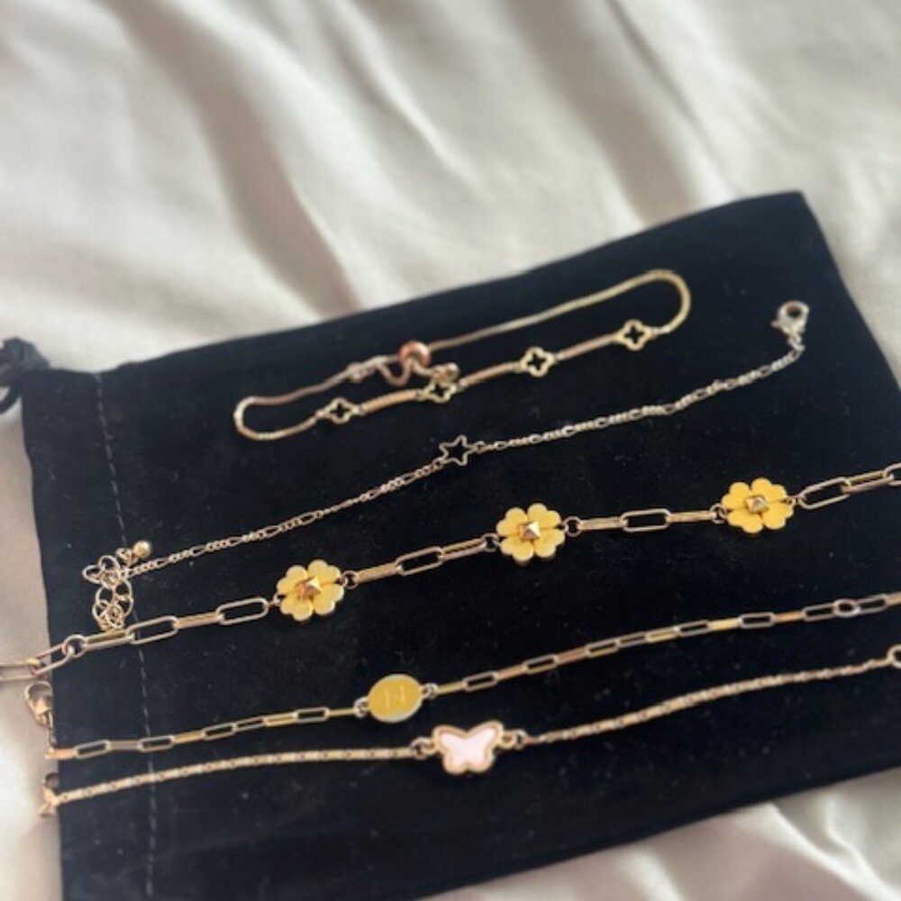 Mix of 5 bracelets